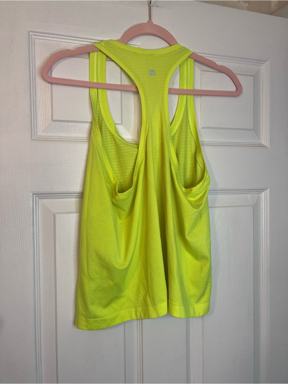 #681 Lululemon Swiftly Tech Racerback 2.0 Race Length Highlight Yellow Size 10 - Picture 4 of 5